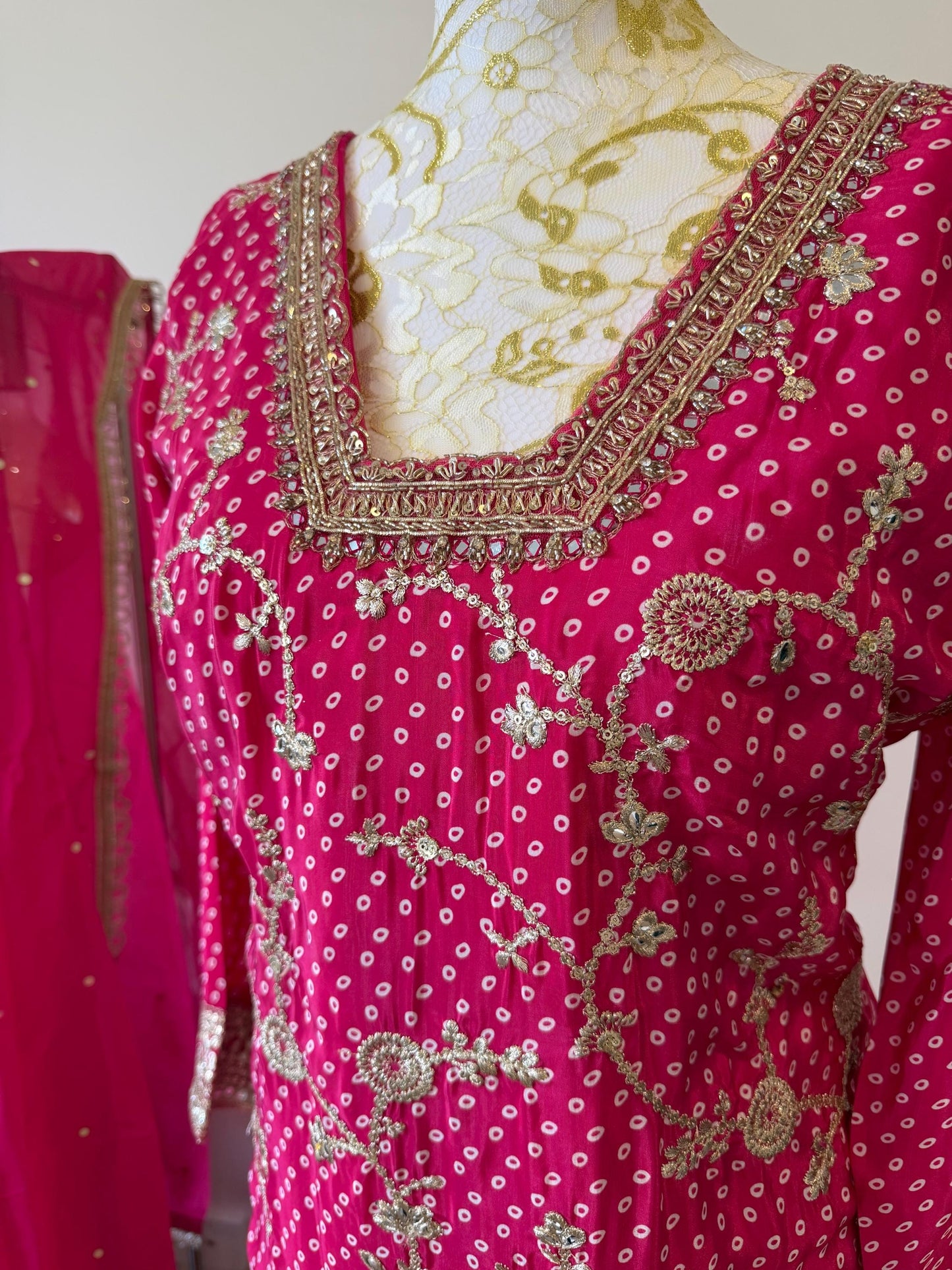 Fuchsia Pink Embroidered Crape Suit Organza Dupatta- xxl (42-44)