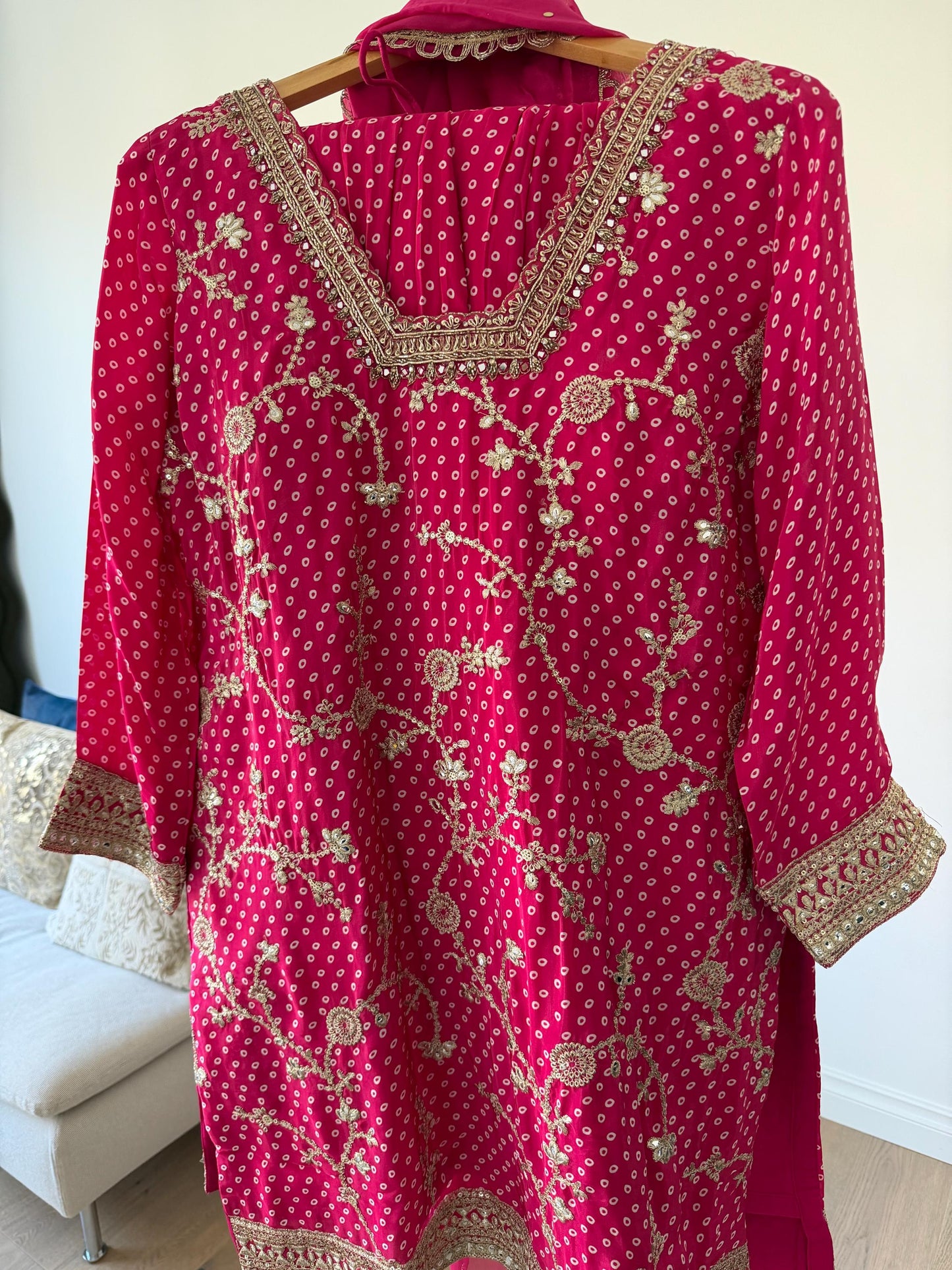 Fuchsia Pink Embroidered Crape Suit Organza Dupatta- xxl (42-44)