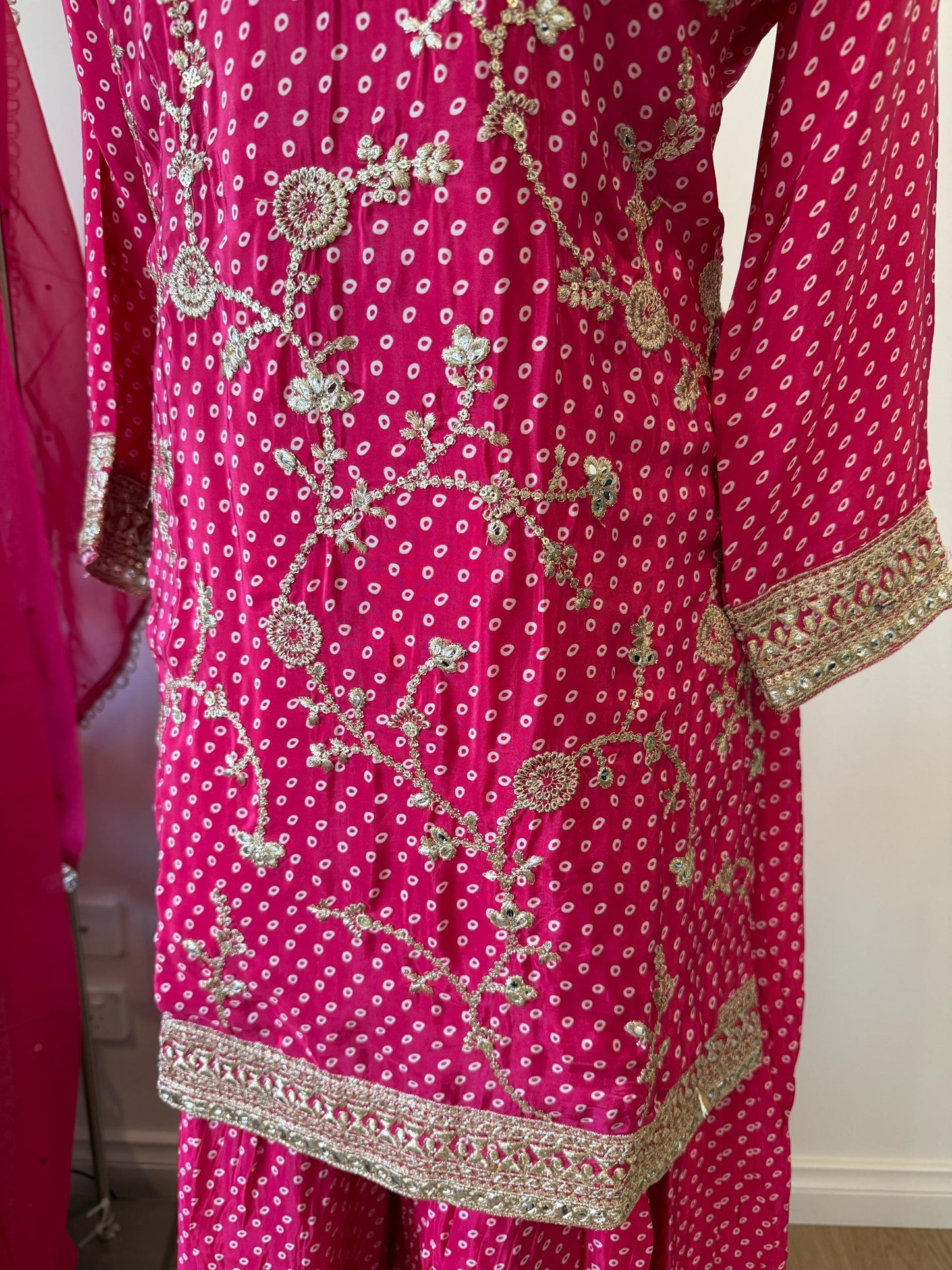 Fuchsia Pink Embroidered Crape Suit Organza Dupatta- xxl (42-44)