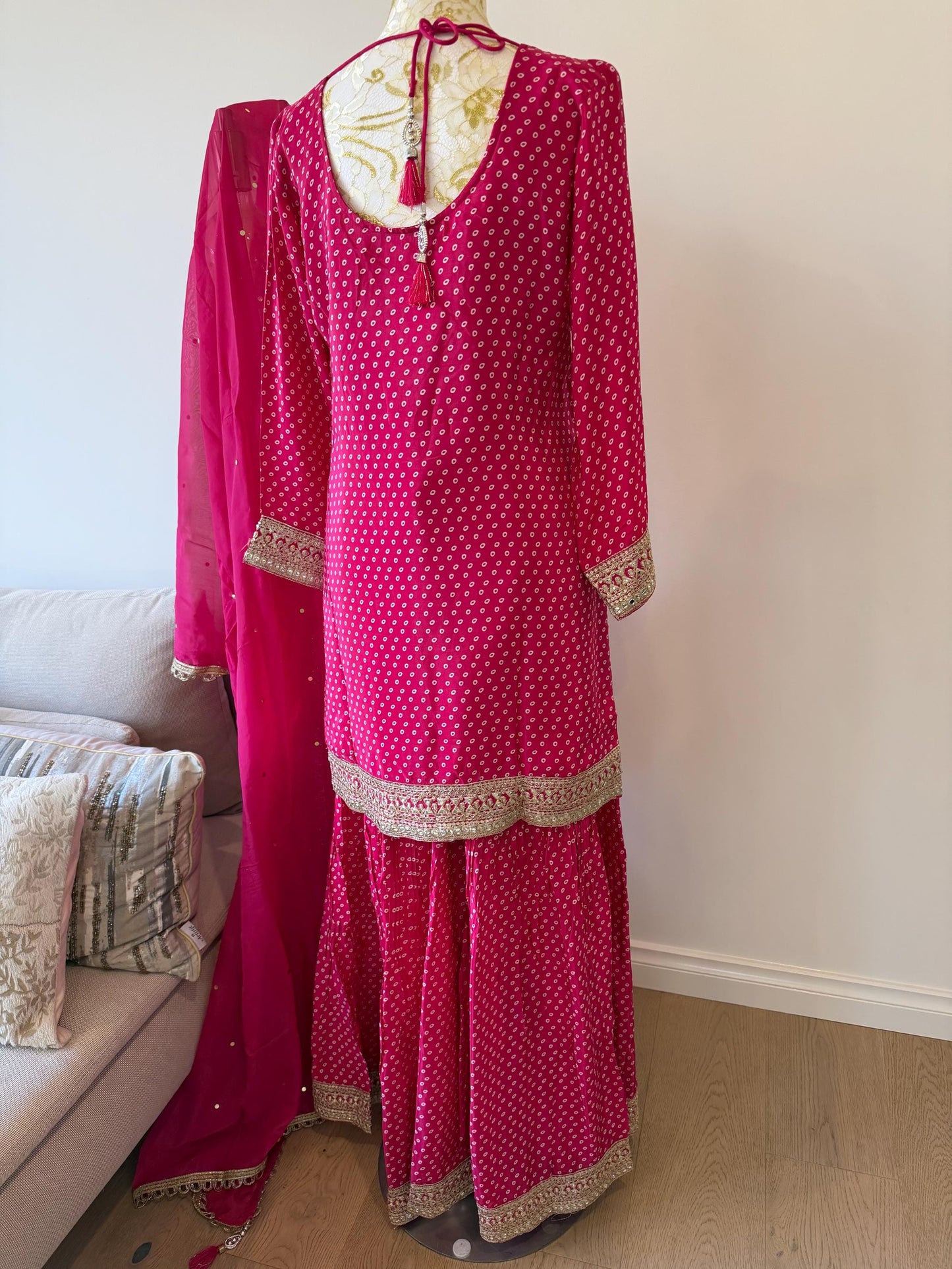 Fuchsia Pink Embroidered Crape Suit Organza Dupatta- xxl (42-44)
