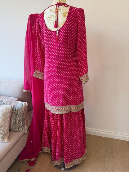 Fuchsia Pink Embroidered Crape Suit Organza Dupatta- xxl (42-44)