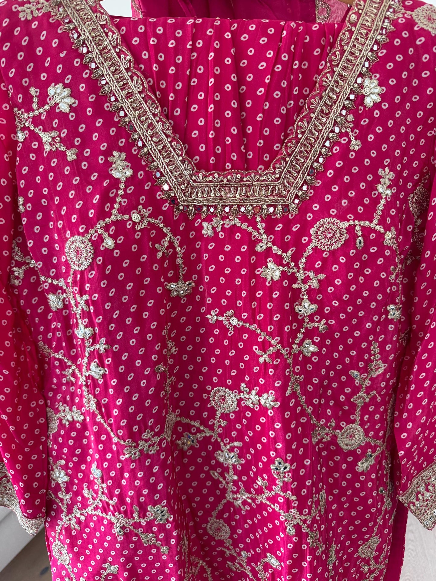 Fuchsia Pink Embroidered Crape Suit Organza Dupatta- xxl (42-44)