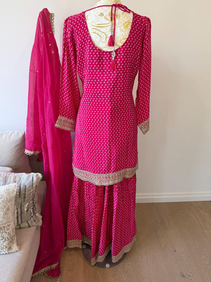 Fuchsia Pink Embroidered Crape Suit Organza Dupatta- xxl (42-44)