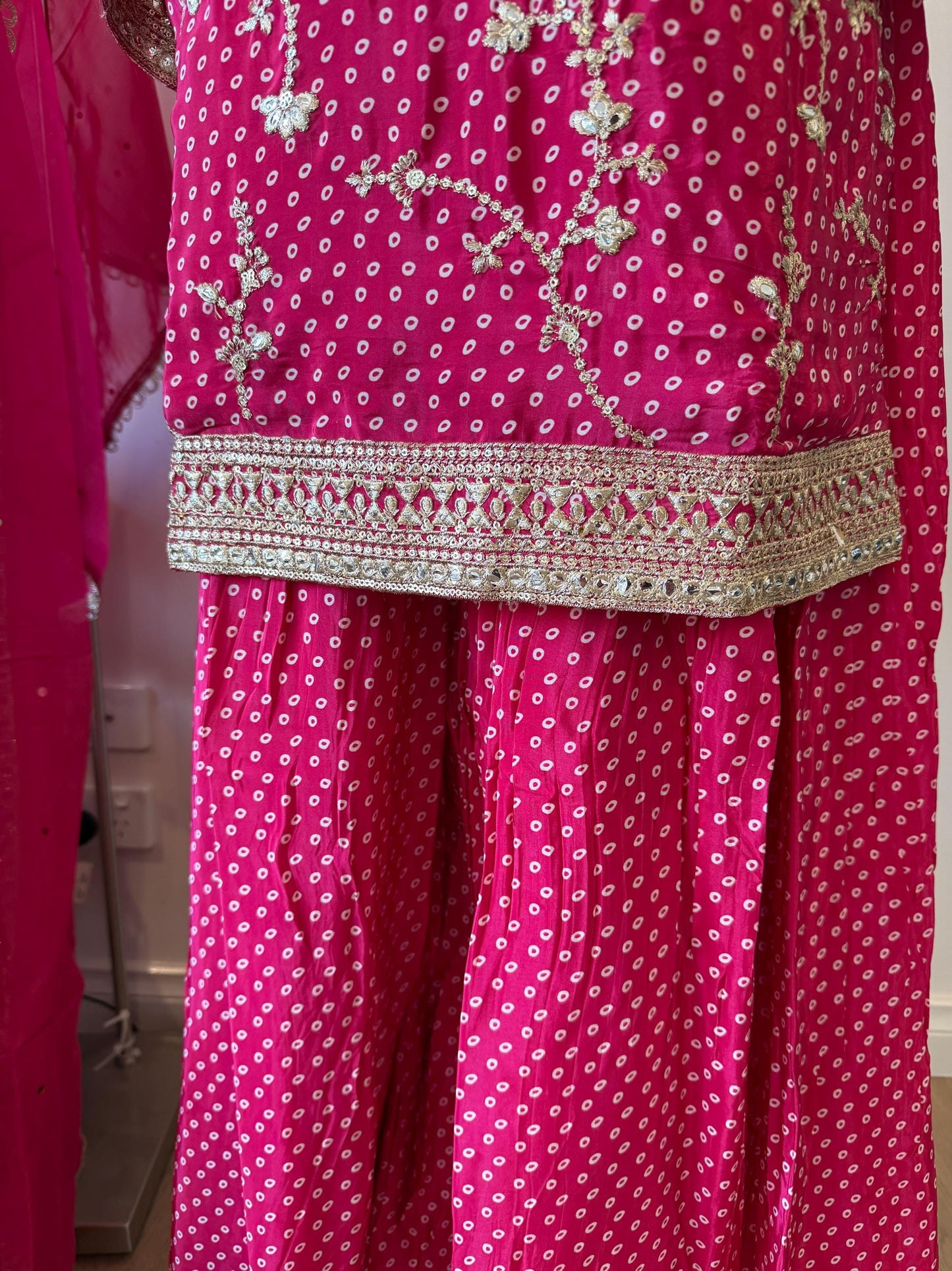 Fuchsia Pink Embroidered Crape Suit Organza Dupatta- xxl (42-44)