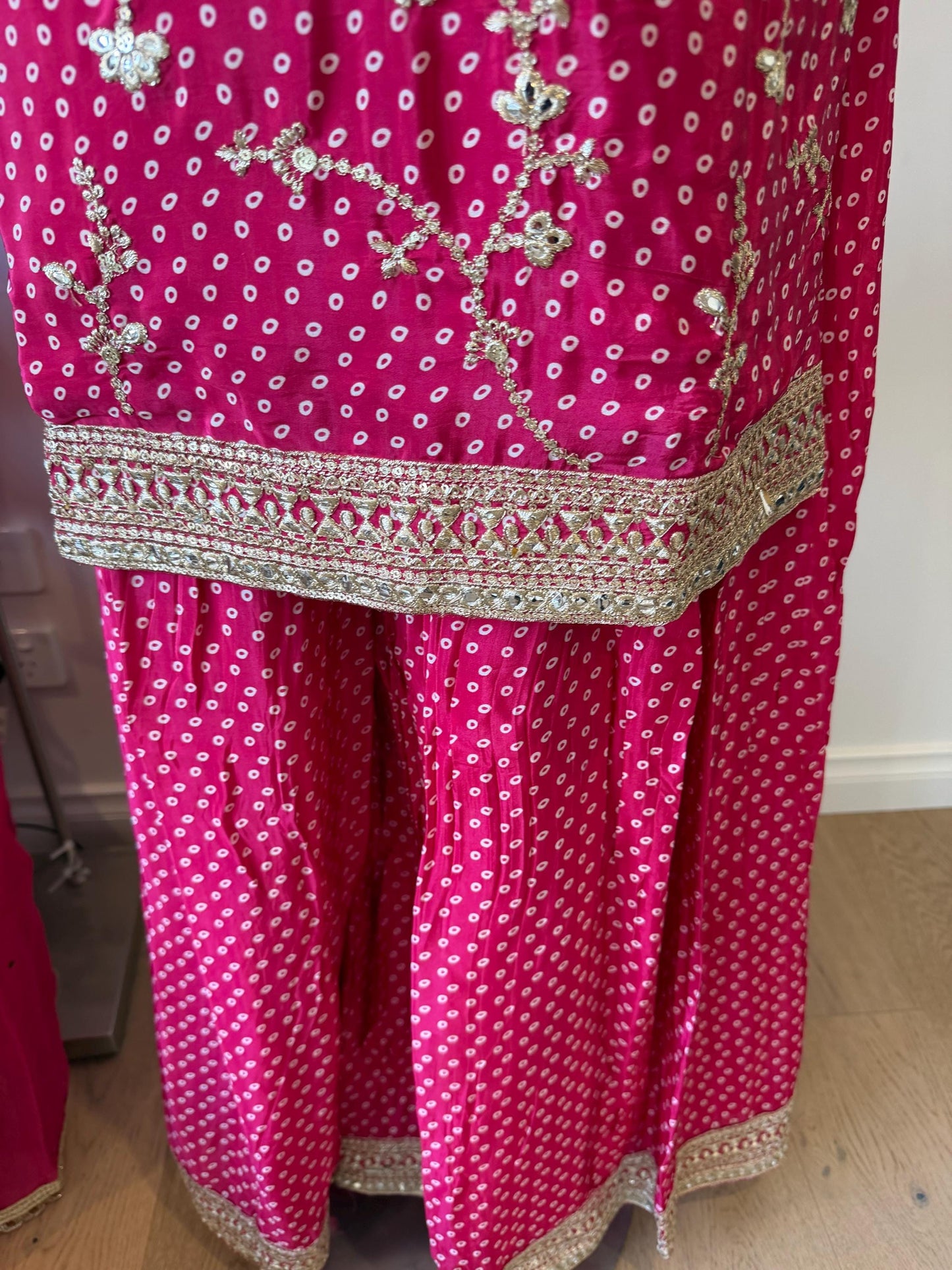 Fuchsia Pink Embroidered Crape Suit Organza Dupatta- xxl (42-44)