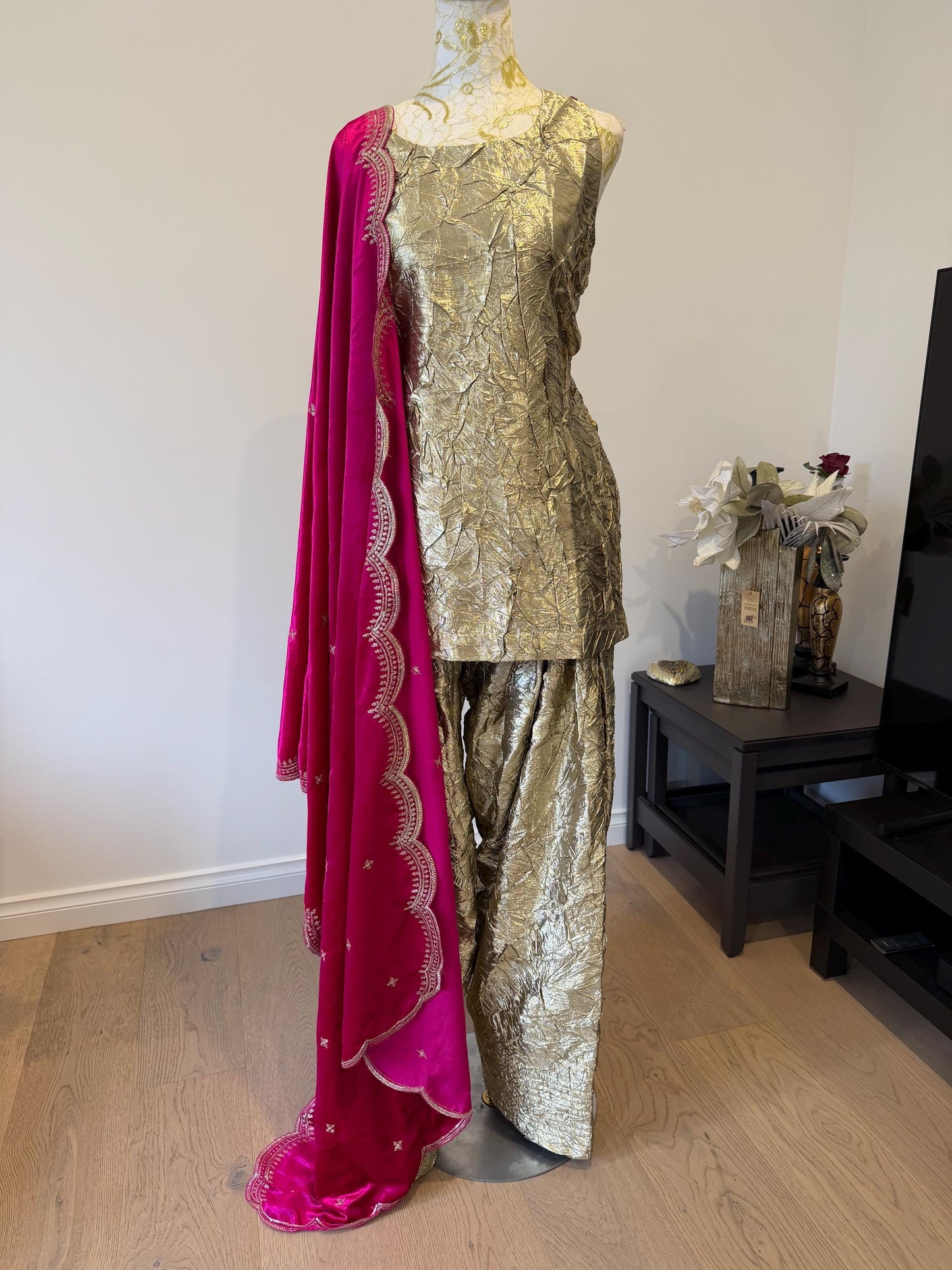 Golden Crushed Monalisa Farsi Suit