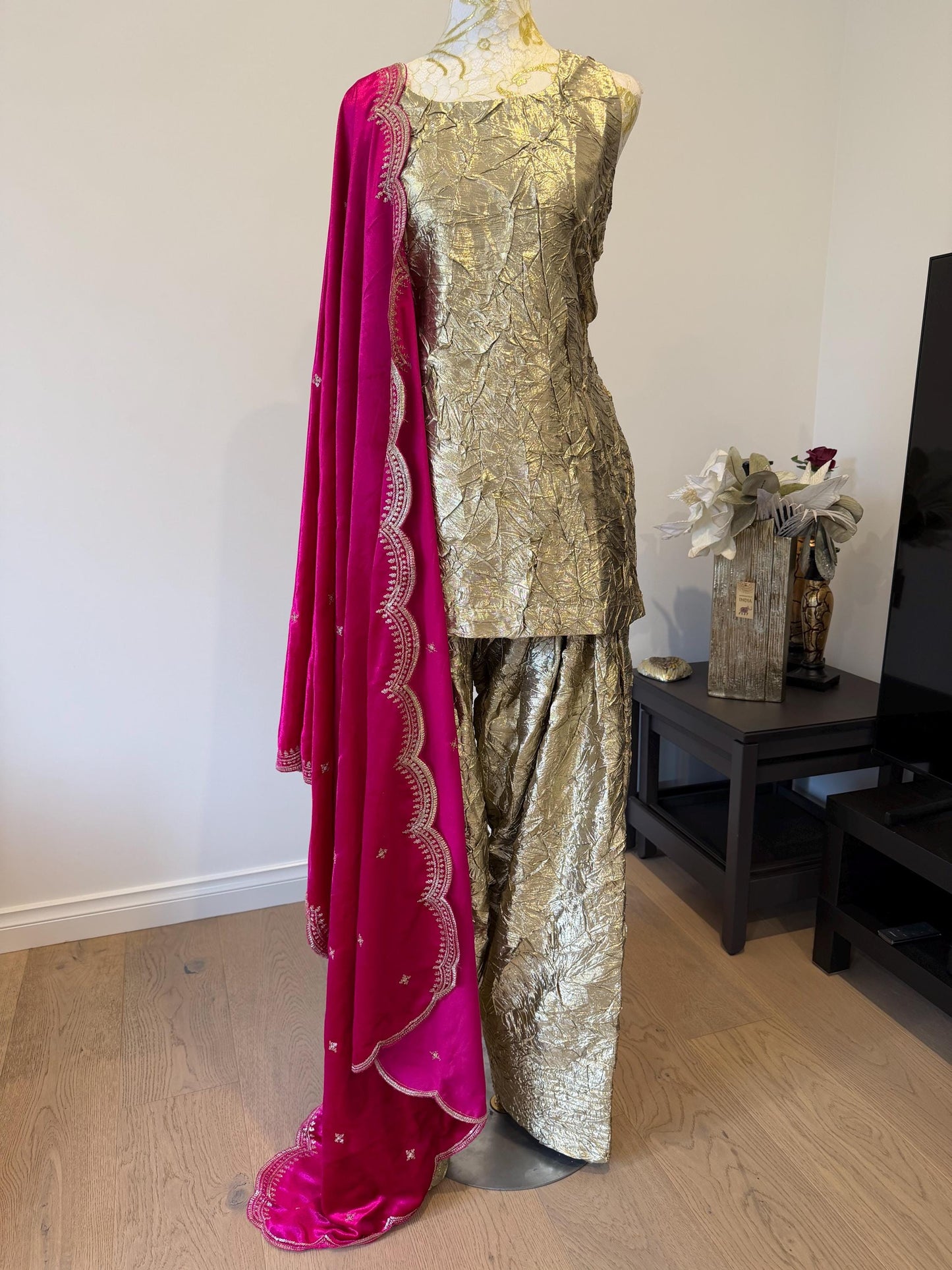 Golden Crushed Monalisa Farsi Suit